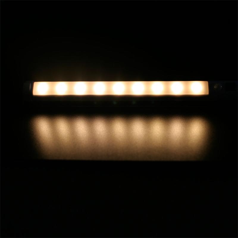 cuisines soubassement-luminaire LED Lampe soubassement avec détecteur mvt fonctionnement sur batterie
