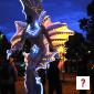 Stelzen Tanzkunst mit LED Kostümen 03