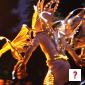 Stelzen Tanzkunst mit LED Kostümen 06